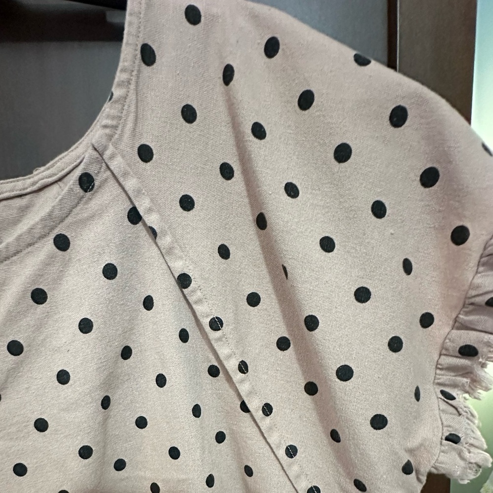 Linen - Picture 2 of 6